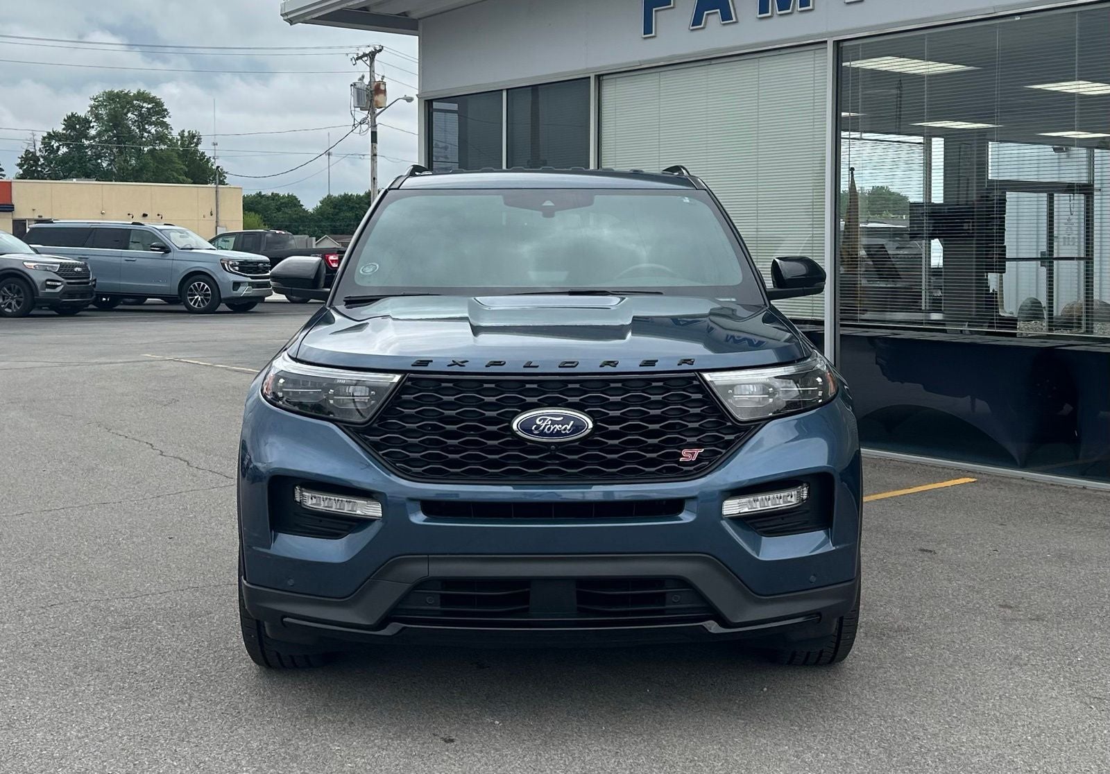 2020 Ford Explorer — side profile view
